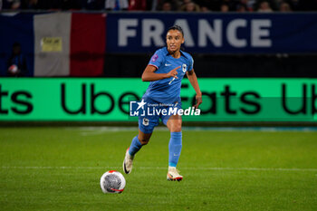2023-08-02 - Sakina Karchaoui of France controls the ball during the 2023 UEFA Women’s Nations League, League A - Group A2 football match between France and Portugal on 22 September 2023 at Stade du Hainaut - Valenciennes, France - FOOTBALL - WOMEN'S NATIONS LEAGUE 2023 - FRANCE V PORTUGAL - UEFA NATIONS LEAGUE - SOCCER
