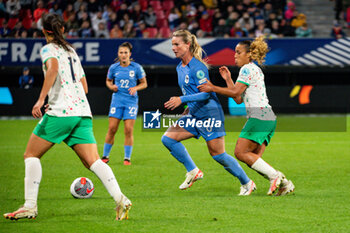 2023-08-02 - Amandine Henry of France and Andreia Jacinto of Portugal fight for the ball during the 2023 UEFA Women’s Nations League, League A - Group A2 football match between France and Portugal on 22 September 2023 at Stade du Hainaut - Valenciennes, France - FOOTBALL - WOMEN'S NATIONS LEAGUE 2023 - FRANCE V PORTUGAL - UEFA NATIONS LEAGUE - SOCCER