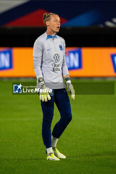 2023-08-02 - Pauline Peyraud Magnin of France warms up ahead of the 2023 UEFA Women’s Nations League, League A - Group A2 football match between France and Portugal on 22 September 2023 at Stade du Hainaut - Valenciennes, France - FOOTBALL - WOMEN'S NATIONS LEAGUE 2023 - FRANCE V PORTUGAL - UEFA NATIONS LEAGUE - SOCCER