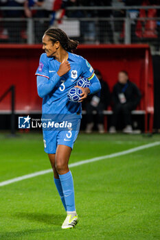 2023-08-02 - Wendie Renard of France celebrates the victory after the 2023 UEFA Women’s Nations League, League A - Group A2 football match between France and Portugal on 22 September 2023 at Stade du Hainaut - Valenciennes, France - FOOTBALL - WOMEN'S NATIONS LEAGUE 2023 - FRANCE V PORTUGAL - UEFA NATIONS LEAGUE - SOCCER