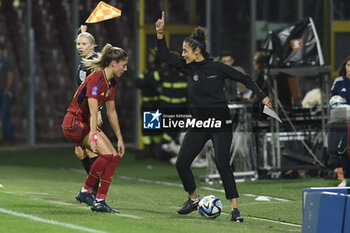 2023-10-27 - Montserrat Tome coach of Spain gesticulates during Soccer - Uefa Nations League between Women - Italy vs Spain at Arechi Stadium - WOMEN - ITALY VS SPAIN - UEFA NATIONS LEAGUE - SOCCER