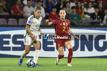 2023-10-27 - Lisa Boattin of Italy competes for the ball with Ona Batlle of Spain during Soccer - Uefa Nations League between Women - Italy vs Spain at Arechi Stadium - WOMEN - ITALY VS SPAIN - UEFA NATIONS LEAGUE - SOCCER