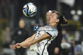 2023-10-27 - Laura Di Guglielmo of Italy in action during Soccer - Uefa Nations League between Women - Italy vs Spain at Arechi Stadium - WOMEN - ITALY VS SPAIN - UEFA NATIONS LEAGUE - SOCCER