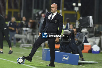 2023-10-27 - Andrea Sottil Head Coach of Italy during Soccer - Uefa Nations League between Women - Italy vs Spain at Arechi Stadium - WOMEN - ITALY VS SPAIN - UEFA NATIONS LEAGUE - SOCCER