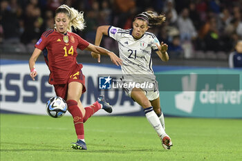 2023-10-27 - Laia Aleixandri of Spain competes for the ball with Agnese Bonfantini of Italy during Soccer - Uefa Nations League between Women - Italy vs Spain at Arechi Stadium - WOMEN - ITALY VS SPAIN - UEFA NATIONS LEAGUE - SOCCER