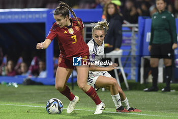 2023-10-27 - Teresa Albelleria of Spain competes for the ball with Giada Greggio of Italyduring Soccer - Uefa Nations League between Women - Italy vs Spain at Arechi Stadium - WOMEN - ITALY VS SPAIN - UEFA NATIONS LEAGUE - SOCCER