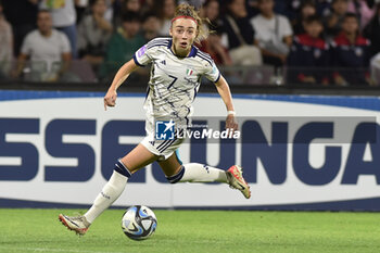 2023-10-27 - Benedetta Glionna of Italy in action during Soccer - Uefa Nations League between Women - Italy vs Spain at Arechi Stadium - WOMEN - ITALY VS SPAIN - UEFA NATIONS LEAGUE - SOCCER
