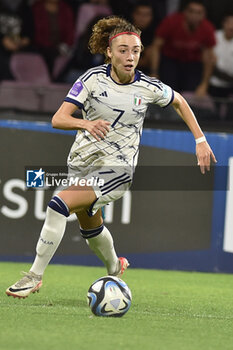 2023-10-27 - Benedetta Glionna of Italy in action during Soccer - Uefa Nations League between Women - Italy vs Spain at Arechi Stadium - WOMEN - ITALY VS SPAIN - UEFA NATIONS LEAGUE - SOCCER