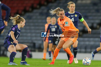 2023-10-31 - Jill Roord of Netherlands and Kirsty MacLean of Scotland during the UEFA Women's Nations League, League A Group A1, football match between Scotland and Netherlands on 31 October 2023 at Hampden Park in Glasgow, Scotland - FOOTBALL - WOMEN'S NATIONS LEAGUE - SCOTLAND V NETHERLANDS - UEFA NATIONS LEAGUE - SOCCER