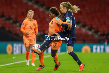 2023-10-31 - Lineth Beerensteyn of Netherlands and Fiona Brown of Scotland during the UEFA Women's Nations League, League A Group A1, football match between Scotland and Netherlands on 31 October 2023 at Hampden Park in Glasgow, Scotland - FOOTBALL - WOMEN'S NATIONS LEAGUE - SCOTLAND V NETHERLANDS - UEFA NATIONS LEAGUE - SOCCER