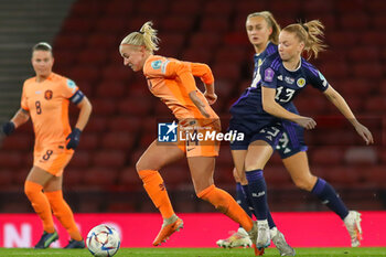 2023-10-31 - Jackie Groenen of Netherlands and Lauren Davidson of Scotland during the UEFA Women's Nations League, League A Group A1, football match between Scotland and Netherlands on 31 October 2023 at Hampden Park in Glasgow, Scotland - FOOTBALL - WOMEN'S NATIONS LEAGUE - SCOTLAND V NETHERLANDS - UEFA NATIONS LEAGUE - SOCCER