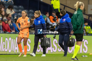 2023-10-31 - Lieke Martens of Netherlands leaves the pitch following an injury during the UEFA Women's Nations League, League A Group A1, football match between Scotland and Netherlands on 31 October 2023 at Hampden Park in Glasgow, Scotland - FOOTBALL - WOMEN'S NATIONS LEAGUE - SCOTLAND V NETHERLANDS - UEFA NATIONS LEAGUE - SOCCER