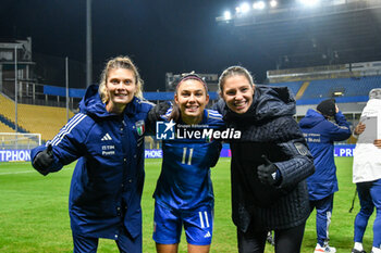 2023-12-05 - Italia celebrates the victory after Women Nation League match between Italia and Swittzerland at Stadio Ennio Tardini, Parma - WOMEN - ITALY VS SWITZERLAND - UEFA NATIONS LEAGUE - SOCCER