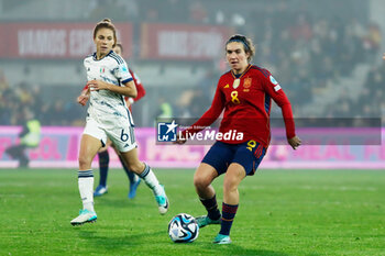 2023-12-01 - Mariona Caldentey of Spain and Manuela Giugliano of Italy during the UEFA Women's Nations League, Group D football match between Spain and Italy on December 1, 2023 at Pasaron Municipal stadium in Pontevedra, Spain - FOOTBALL - WOMEN'S NATIONS LEAGUE - SPAIN V ITALY - UEFA NATIONS LEAGUE - SOCCER