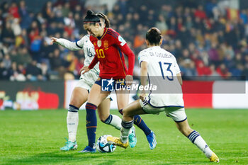 2023-12-01 - Jenni Hermoso of Spain and Giulia Dragoni, Elisa Bartoli of Italy during the UEFA Women's Nations League, Group D football match between Spain and Italy on December 1, 2023 at Pasaron Municipal stadium in Pontevedra, Spain - FOOTBALL - WOMEN'S NATIONS LEAGUE - SPAIN V ITALY - UEFA NATIONS LEAGUE - SOCCER