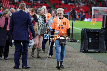 2023-12-01 - 1973 Former Netherlands Women players are invited guests during the UEFA Women's Nations League, Group A football match between England and Netherlands on 1 December 2023 at Wembley Stadium in London, England - FOOTBALL - WOMEN'S NATIONS LEAGUE - ENGLAND V NETHERLANDS - UEFA NATIONS LEAGUE - SOCCER