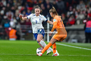 2023-12-01 - Niamh Charles (3) of England and Victoria Pelova (17) of Netherlands during the UEFA Women's Nations League, Group A football match between England and Netherlands on 1 December 2023 at Wembley Stadium in London, England - FOOTBALL - WOMEN'S NATIONS LEAGUE - ENGLAND V NETHERLANDS - UEFA NATIONS LEAGUE - SOCCER