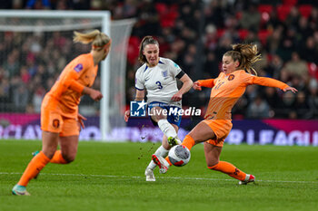 2023-12-01 - Niamh Charles (3) of England battles with Victoria Pelova (17) of Netherlands during the UEFA Women's Nations League, Group A football match between England and Netherlands on 1 December 2023 at Wembley Stadium in London, England - FOOTBALL - WOMEN'S NATIONS LEAGUE - ENGLAND V NETHERLANDS - UEFA NATIONS LEAGUE - SOCCER