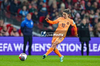 2023-12-01 - Danielle van de Donk (10) of Netherlands during the UEFA Women's Nations League, Group A football match between England and Netherlands on 1 December 2023 at Wembley Stadium in London, England - FOOTBALL - WOMEN'S NATIONS LEAGUE - ENGLAND V NETHERLANDS - UEFA NATIONS LEAGUE - SOCCER