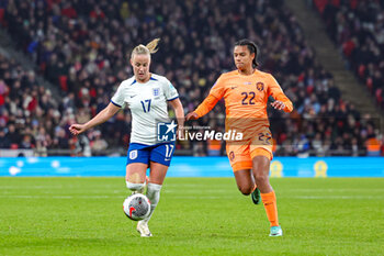 2023-12-01 - Beth Mead (17) of England battles with Esmee Brugts (22) of Netherlands during the UEFA Women's Nations League, Group A football match between England and Netherlands on 1 December 2023 at Wembley Stadium in London, England - FOOTBALL - WOMEN'S NATIONS LEAGUE - ENGLAND V NETHERLANDS - UEFA NATIONS LEAGUE - SOCCER