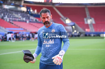 15/08/2023 - 33 SCOTT CARSON of Manchester City during the team training session ahead of the UEFA Super Cup Final 2023 at Georgios Karaiskakis Stadium on August 15, 2023, in Piraeus, Greece. - MANCHESTER CITY TRAINING SESSION BEFORE THE UEFA SUPER CUP 2023 GAME - SUPERCOPPA EUROPEA - CALCIO