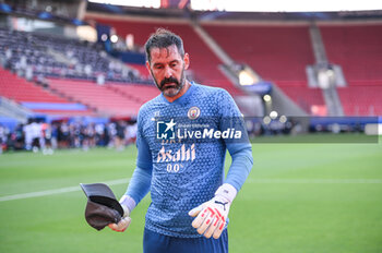 2023-08-15 - 33 SCOTT CARSON of Manchester City during the team training session ahead of the UEFA Super Cup Final 2023 at Georgios Karaiskakis Stadium on August 15, 2023, in Piraeus, Greece. - MANCHESTER CITY TRAINING SESSION BEFORE THE UEFA SUPER CUP 2023 GAME - UEFA SUPER CUP - SOCCER