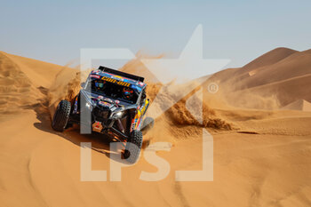 2023-01-12 - 302 GUTIERREZ HERRERO Cristina (spa), MORENO HUETE Pablo (spa), Red Bull Off-Road Junior Team USA presented by BF Goodrich, Can-Am, SSV, FIA W2RC, action during the Stage 11 of the Dakar 2023 between Shaybah and Empty Quarter Marathon, on January 12, 2023 in Empty Quarter Marathon, Saudi Arabia - AUTO - DAKAR 2023 - STAGE 11 - RALLY - MOTORS