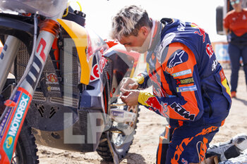 2023-01-12 - BENAVIDES Kevin (arg), Red Bull KTM Factory Racing, KTM, Moto, FIM W2RC, portrait during the Stage 11 of the Dakar 2023 between Shaybah and Empty Quarter Marathon, on January 12, 2023 in Empty Quarter Marathon, Saudi Arabia - AUTO - DAKAR 2023 - STAGE 11 - GIRO D'ITALIA - CYCLING