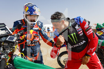 2023-01-12 - WALKNER Matthias (aut), Red Bull KTM Factory Racing, Moto, FIM W2RC, QUINTANILLA Pablo (chl), Monster Energy Honda Team, Honda, Moto, FIM W2RC, Motul, Motul, portrait during the Stage 11 of the Dakar 2023 between Shaybah and Empty Quarter Marathon, on January 12, 2023 in Empty Quarter Marathon, Saudi Arabia - AUTO - DAKAR 2023 - STAGE 11 - GIRO D'ITALIA - CYCLING