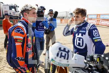 2023-01-12 - BENAVIDES Kevin (arg), Red Bull KTM Factory Racing, KTM, Moto, FIM W2RC, BENAVIDES Luciano (arg), Husqvarna Factory Racing, Husqvarna, Moto, FIM W2RC, portrait during the Stage 11 of the Dakar 2023 between Shaybah and Empty Quarter Marathon, on January 12, 2023 in Empty Quarter Marathon, Saudi Arabia - AUTO - DAKAR 2023 - STAGE 11 - RALLY - MOTORS