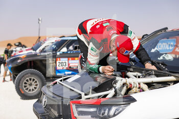 2023-01-12 - V0N ZITZEWITZ Dirk (ger), Overdrive Racing, Toyota Hilux, Auto, FIA W2RC, portrait during the Stage 11 of the Dakar 2023 between Shaybah and Empty Quarter Marathon, on January 12, 2023 in Empty Quarter Marathon, Saudi Arabia - AUTO - DAKAR 2023 - STAGE 11 - GIRO D'ITALIA - CYCLING