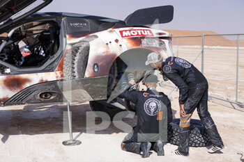2023-01-12 - 206 CHICHERIT Guerlain (fra), WINOCQ Alex (fra), GCK Motorsport, BRX, Prodrive Hunter, Auto, FIA W2RC, Motul, ambiance during the Stage 11 of the Dakar 2023 between Shaybah and Empty Quarter Marathon, on January 12, 2023 in Empty Quarter Marathon, Saudi Arabia - AUTO - DAKAR 2023 - STAGE 11 - RALLY - MOTORS