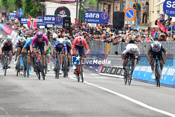 2023-05-17 - 50m to finish line - Stage 11 - 11 STAGE - CAMAIORE - TORTONA - GIRO D'ITALIA - CYCLING