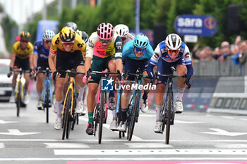 2023-05-18 - Pursuers group - Stage 12 Giro d'Italia 2023 - 12 STAGE - BRA - RIVOLI - GIRO D'ITALIA - CYCLING