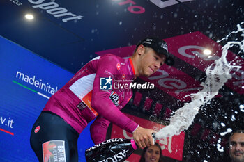 2023-05-18 - Jonathan Milan - Maglia Ciclamino stage 12 - Giro D'Italia 2023 - 12 STAGE - BRA - RIVOLI - GIRO D'ITALIA - CYCLING