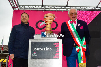2023-05-19 - Fabrizio Ricca and Livio Tola on the signature podium - Stage 13 - Giro d'Italia 2023 - 13 STAGE - BORGOFRANCO D'IVREA - CRANS MONTANA - GIRO D'ITALIA - CYCLING