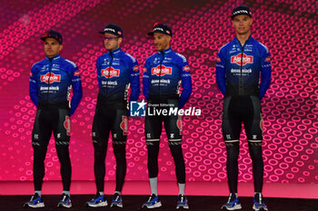 2023-05-19 - Alpecine Deceuninck on the signature podium - Stage 13 - Giro d'Italia 2023 - 13 STAGE - BORGOFRANCO D'IVREA - CRANS MONTANA - GIRO D'ITALIA - CYCLING
