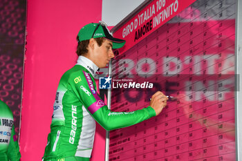 2023-05-19 - Green Project-Bardiani CFS-Faizane on the signature podium - Stage 13 - Giro d'Italia 2023 - 13 STAGE - BORGOFRANCO D'IVREA - CRANS MONTANA - GIRO D'ITALIA - CYCLING