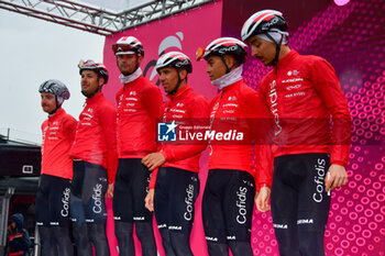 2023-05-19 - Cofidis on the signature podium - Stage 13 - Giro d'Italia 2023 - 13 STAGE - BORGOFRANCO D'IVREA - CRANS MONTANA - GIRO D'ITALIA - CYCLING