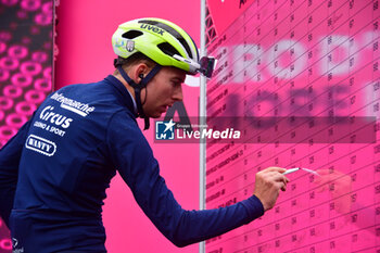 2023-05-19 - Intermarche-Cyrcus-Wanty on the signature podium - Stage 13 - Giro d'Italia 2023 - 13 STAGE - BORGOFRANCO D'IVREA - CRANS MONTANA - GIRO D'ITALIA - CYCLING