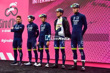 2023-05-19 - Intermarche-Cyrcus-Wanty on the signature podium - Stage 13 - Giro d'Italia 2023 - 13 STAGE - BORGOFRANCO D'IVREA - CRANS MONTANA - GIRO D'ITALIA - CYCLING