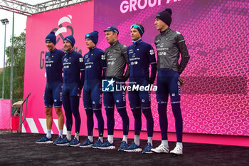 2023-05-19 - Groupama FDJ on the signature podium - Stage 13 - Giro d'Italia 2023 - 13 STAGE - BORGOFRANCO D'IVREA - CRANS MONTANA - GIRO D'ITALIA - CYCLING