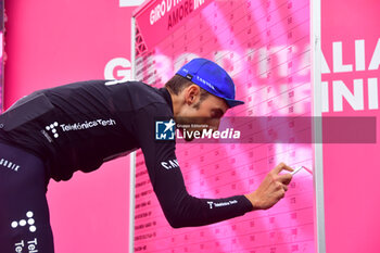 2023-05-19 - Movistar Team on the signature podium - Stage 13 - Giro d'Italia 2023 - 13 STAGE - BORGOFRANCO D'IVREA - CRANS MONTANA - GIRO D'ITALIA - CYCLING