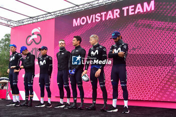 2023-05-19 - Movistar Team on the signature podium - Stage 13 - Giro d'Italia 2023 - 13 STAGE - BORGOFRANCO D'IVREA - CRANS MONTANA - GIRO D'ITALIA - CYCLING