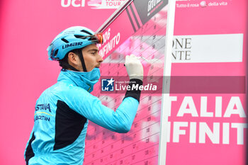 2023-05-19 - Astana Qazaqstan Team on the signature podium - Stage 13 - Giro d'Italia 2023 - 13 STAGE - BORGOFRANCO D'IVREA - CRANS MONTANA - GIRO D'ITALIA - CYCLING