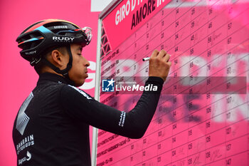 2023-05-19 - Bahrain Victorius on the signature podium - Stage 13 - Giro d'Italia 2023 - 13 STAGE - BORGOFRANCO D'IVREA - CRANS MONTANA - GIRO D'ITALIA - CYCLING