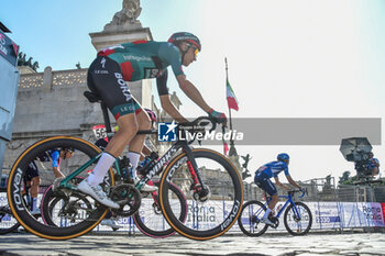 2023-05-28 - Group in the Rome City - Stage 21 Giro d'Italia 2023 - 21 STAGE - ROMA - ROMA - GIRO D'ITALIA - CYCLING