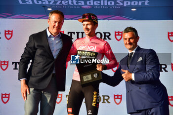 2023-05-28 - Primoz Roglic win the prize Tudor - Giro d'Italia 2023 - 21 STAGE - ROMA - ROMA - GIRO D'ITALIA - CYCLING
