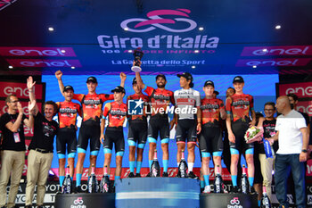 2023-05-28 - Bahrain Victorius win the Super Team Award in Giro d'Italia 2023 - 21 STAGE - ROMA - ROMA - GIRO D'ITALIA - CYCLING