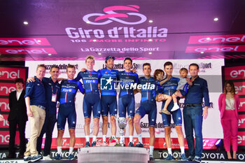 2023-05-28 - Groupama FDJ win the Fair Play Award in Giro d'Italia 2023 - 21 STAGE - ROMA - ROMA - GIRO D'ITALIA - CYCLING